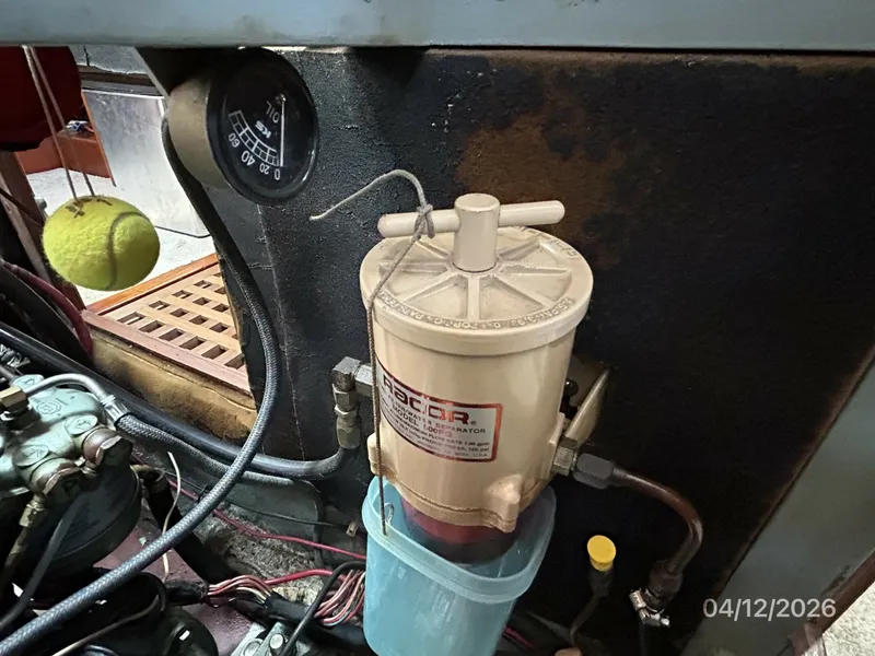 Slide: The Image of 41' Rival Racor fuel filter - 6037159