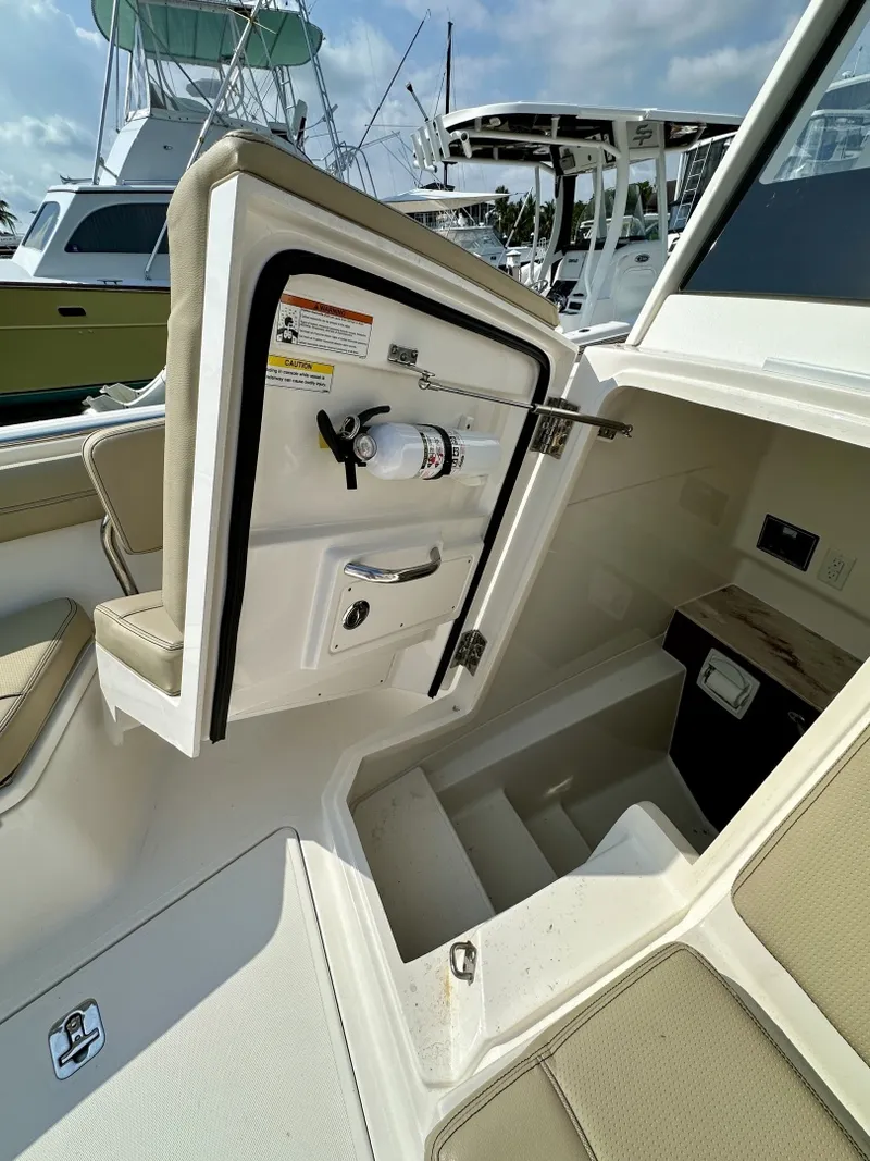 Slide: The Image of PURSUIT 28 S288 - Head 2019 Pursuit S288 Center Console - 6037237