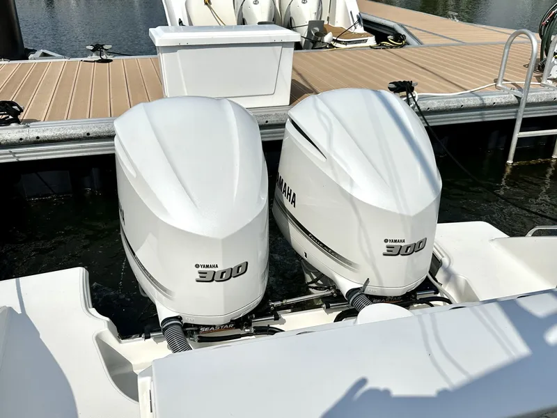 Slide: The Image of PURSUIT 28 S288 - Engines 2019 Pursuit S288 Center Console - 6037248