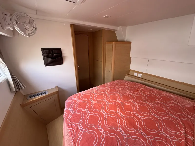 Slide: The Image of Lagoon 42 2017 - 6042021
