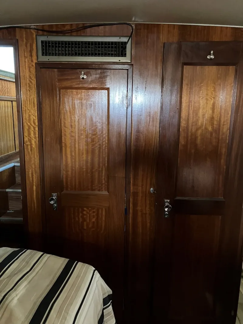 Slide: The Image of Hatteras Double Cabin 1972 - 6038134