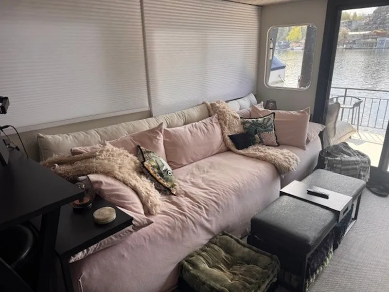 Slide: The Image of Three Buoys Houseboat 1985 - 6038278