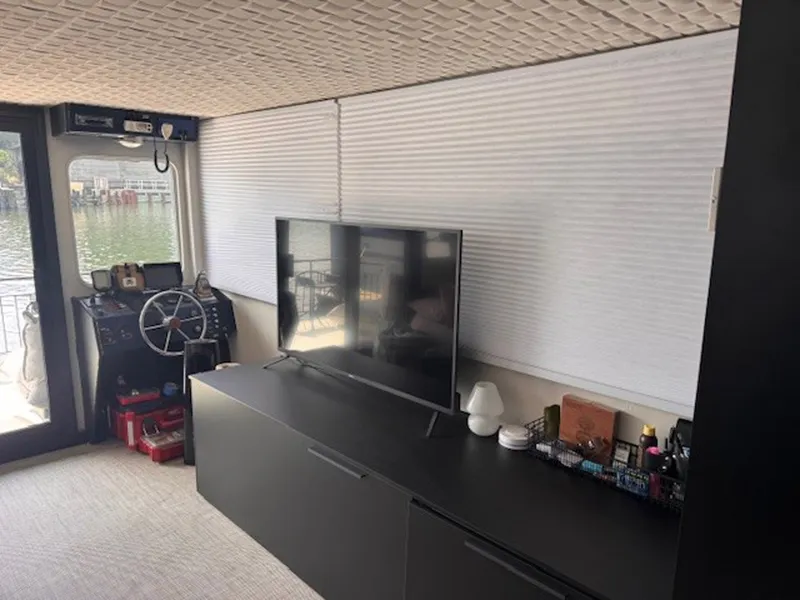 Slide: The Image of Three Buoys Houseboat 1985 - 6038279