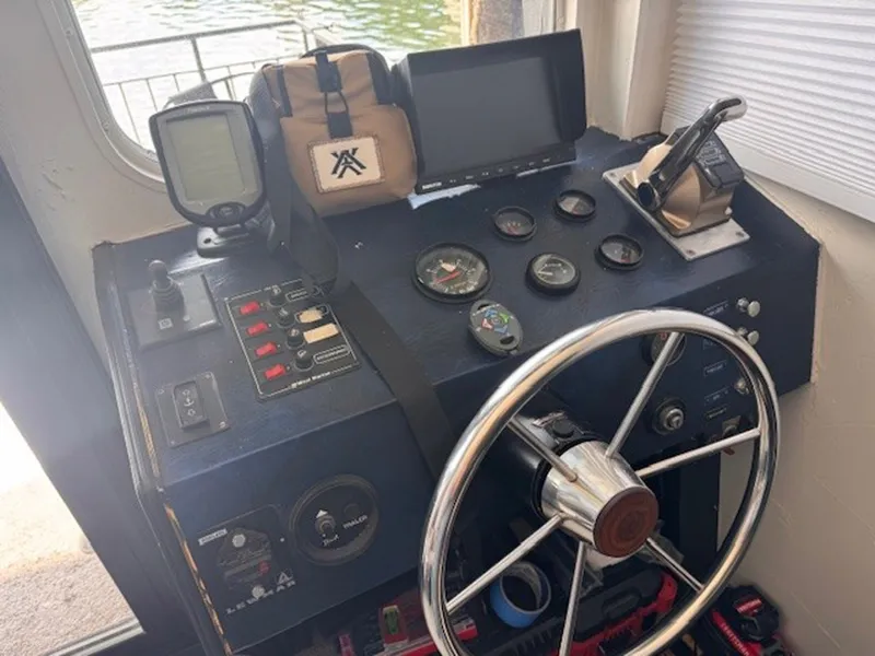 Slide: The Image of Three Buoys Houseboat 1985 - 6038280