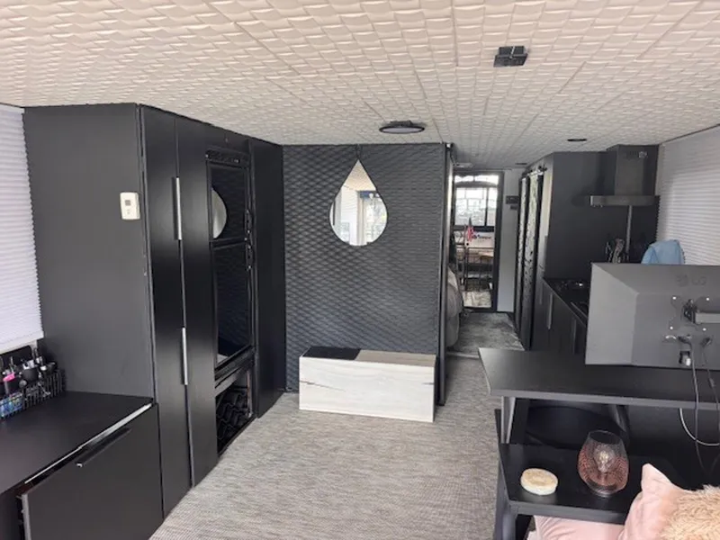 Slide: The Image of Three Buoys Houseboat 1985 - 6038281