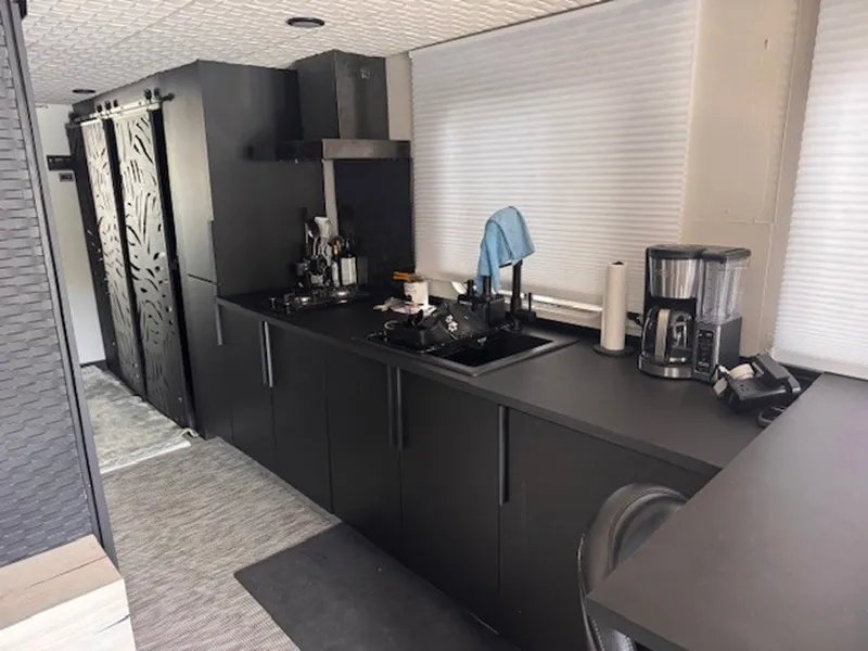 Slide: The Image of Three Buoys Houseboat 1985 - 6038283