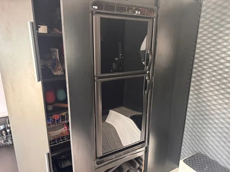 Slide: The Image of Three Buoys Houseboat 1985 - 6038285