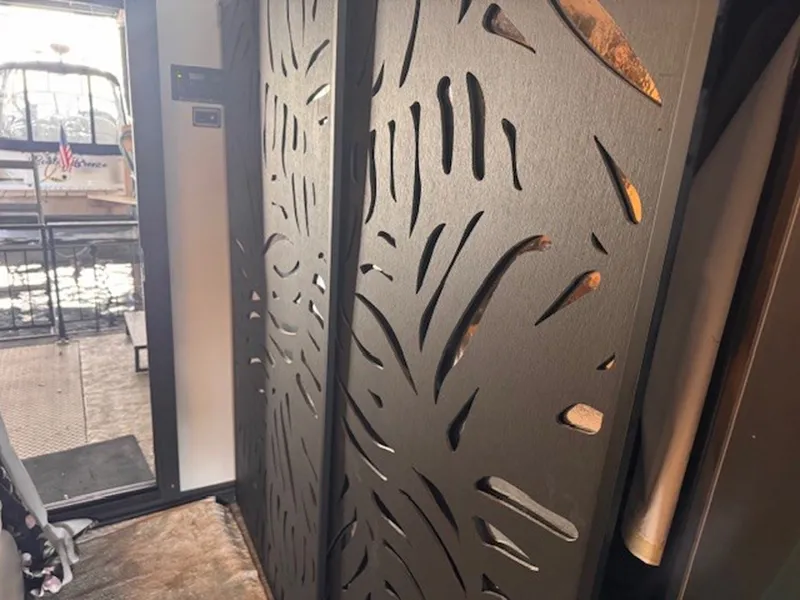 Slide: The Image of Three Buoys Houseboat 1985 - 6038287