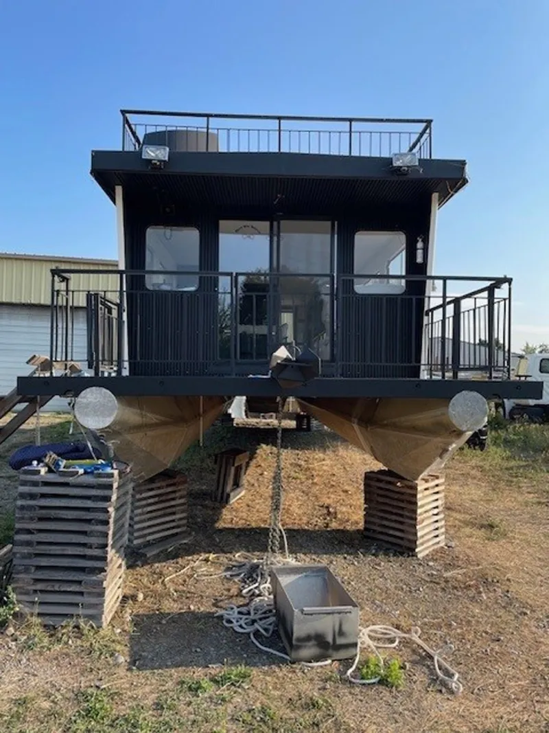 Slide: The Image of Three Buoys Houseboat 1985 - 6038270
