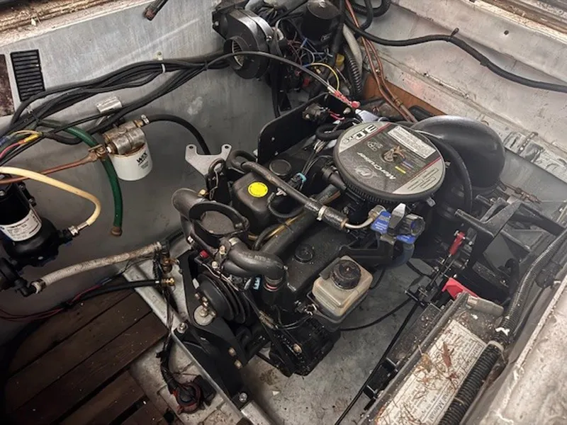 Slide: The Image of Three Buoys Houseboat 1985 - 6038290