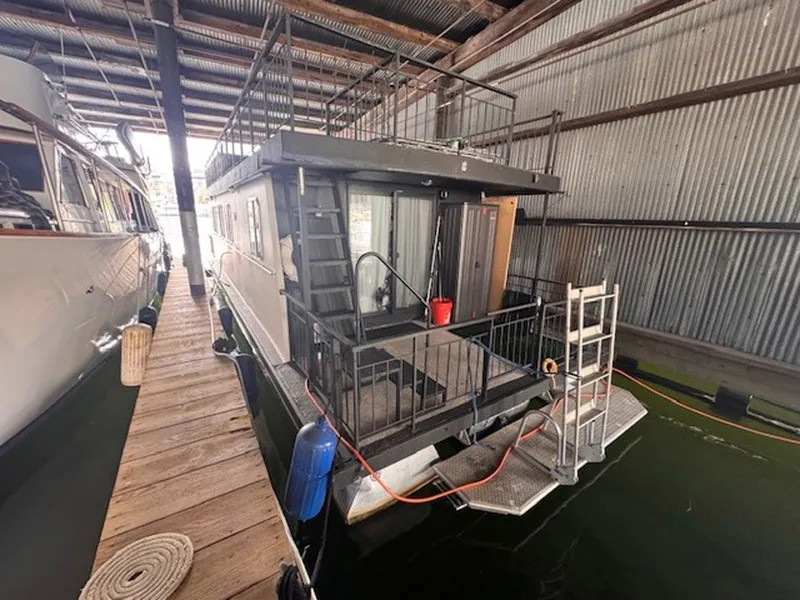 Slide: The Image of Three Buoys Houseboat 1985 - 6038272