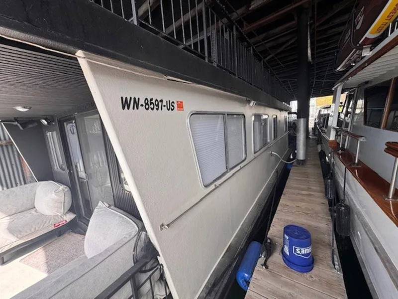 Slide: The Image of Three Buoys Houseboat 1985 - 6038274