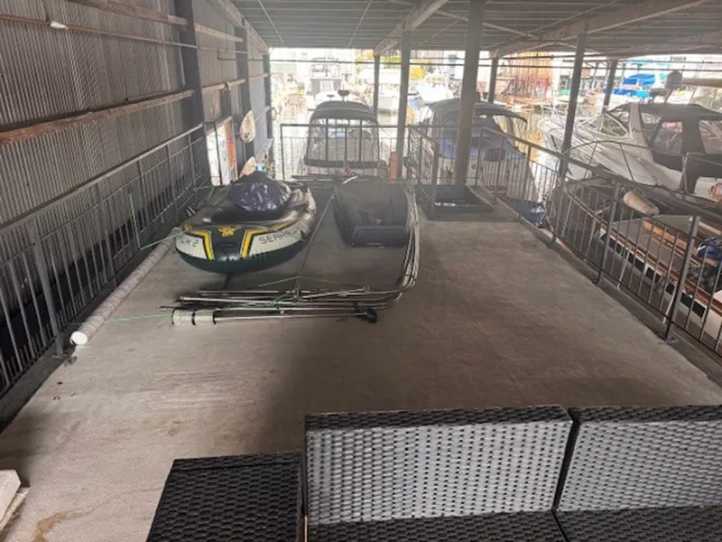 Slide: The Image of Three Buoys Houseboat 1985 - 6038275