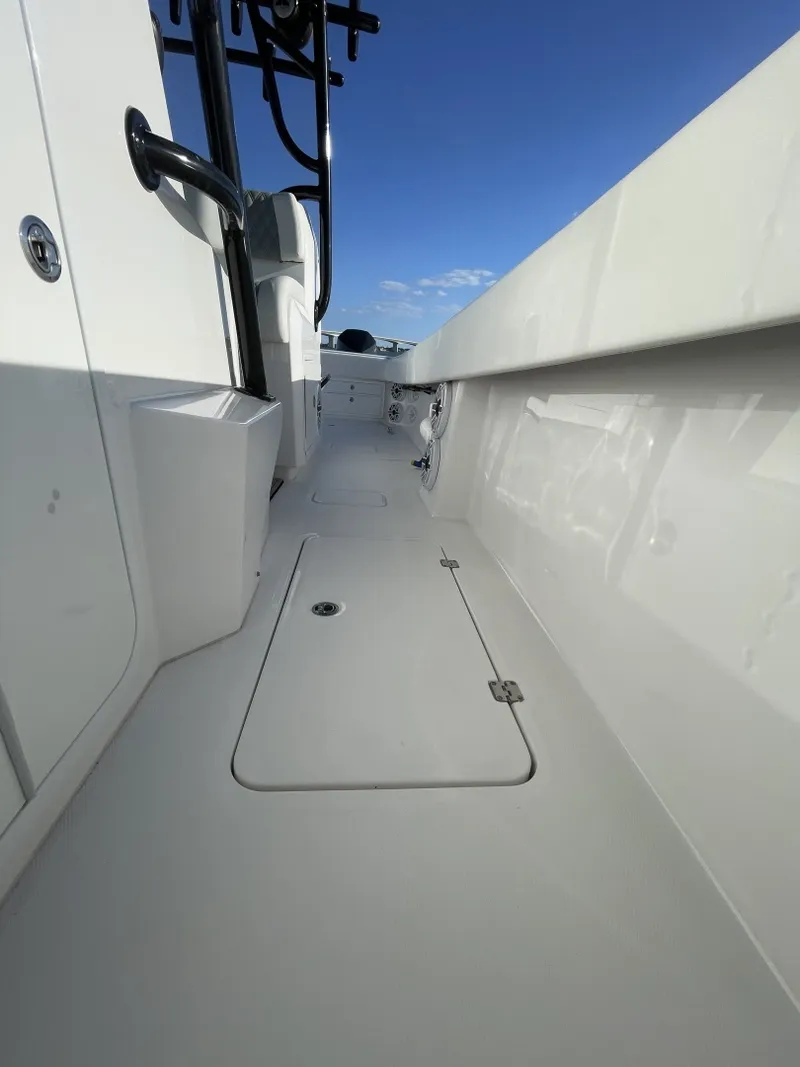 Slide: The Image of Invincible 33 Catamaran 2023 - 6038502