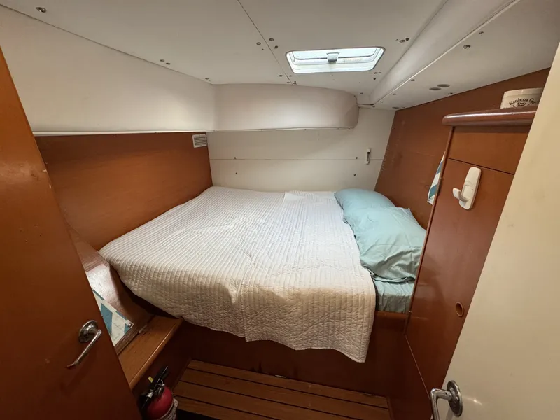 Slide: The Image of Lagoon 410 S2 2004 - 6049001