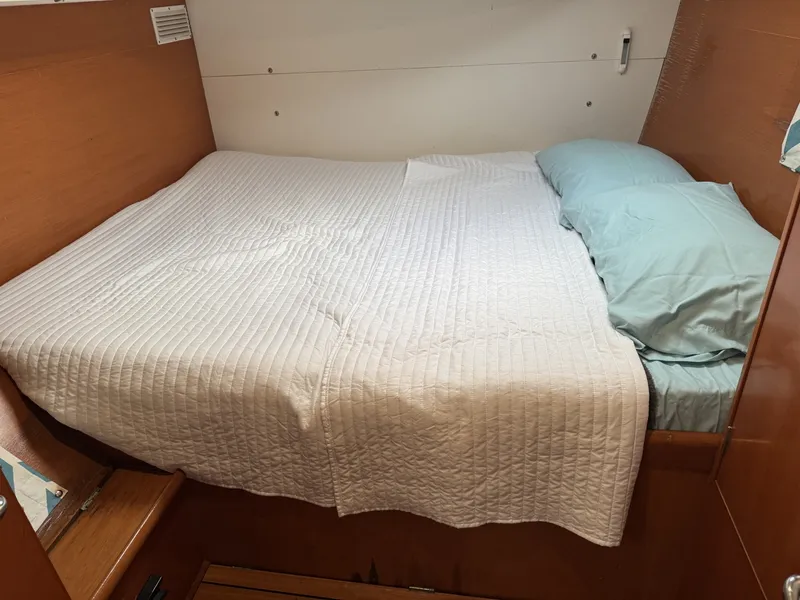 Slide: The Image of Lagoon 410 S2 2004 - 6049002