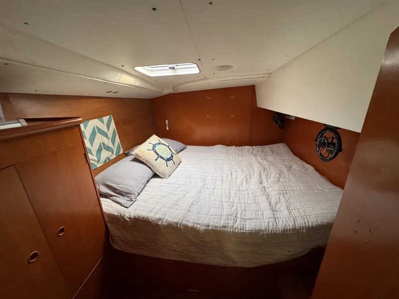 Slide: The Image of Lagoon 410 S2 2004 - 6049019