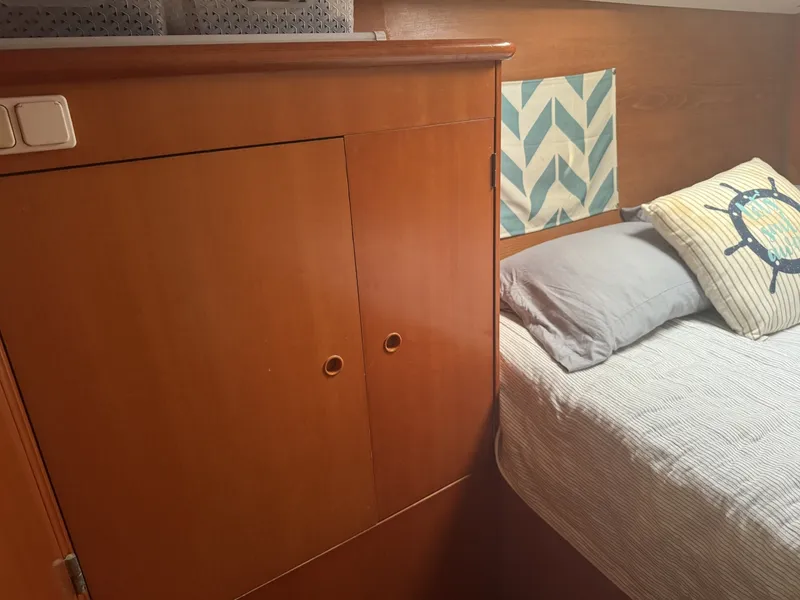 Slide: The Image of Lagoon 410 S2 2004 - 6049020