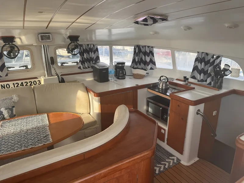 Slide: The Image of Lagoon 410 S2 2004 - 6049008