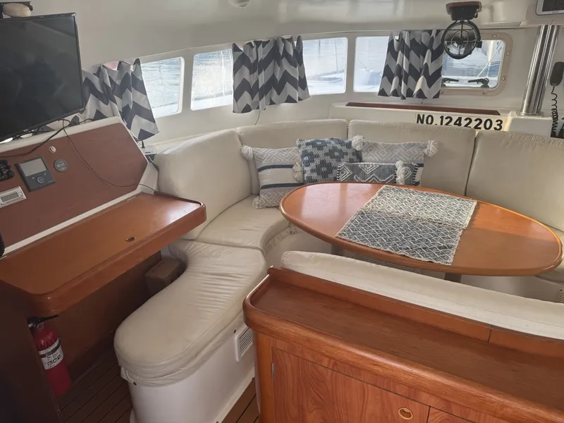 Slide: The Image of Lagoon 410 S2 2004 - 6049011