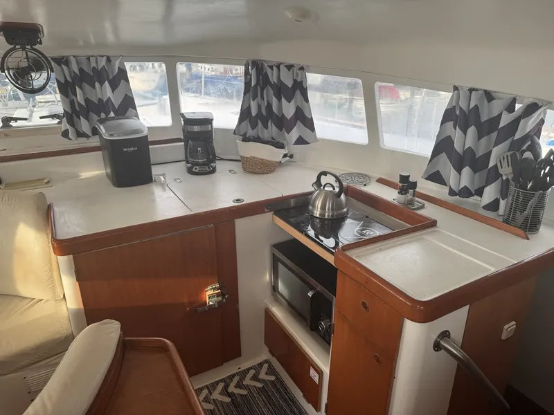 Slide: The Image of Lagoon 410 S2 2004 - 6049014