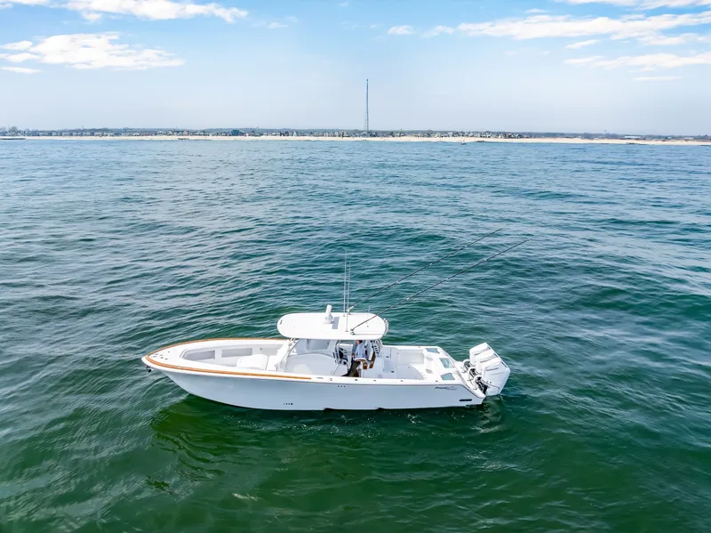 Slide: The Image of Front Runner 39 Center Console 2026 - 6038806