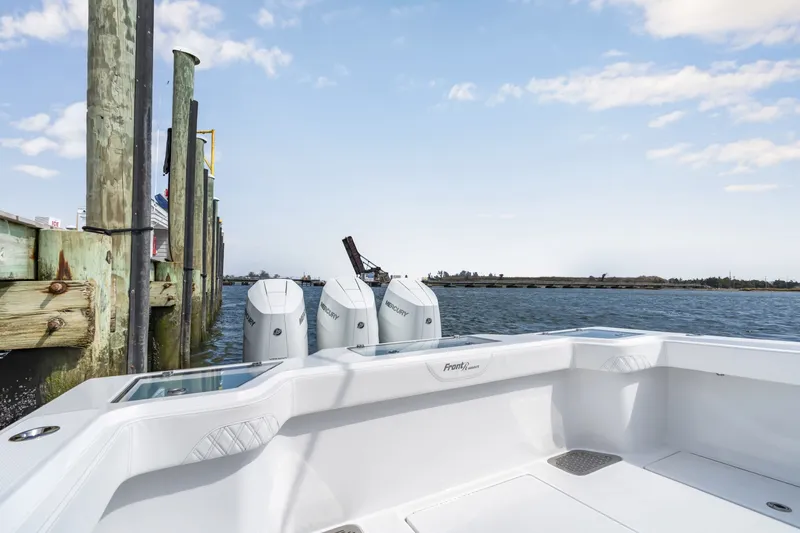 Slide: The Image of Front Runner 39 Center Console 2026 - 6038840