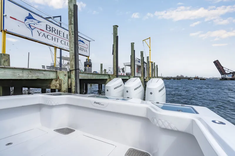 Slide: The Image of Front Runner 39 Center Console 2026 - 6038842