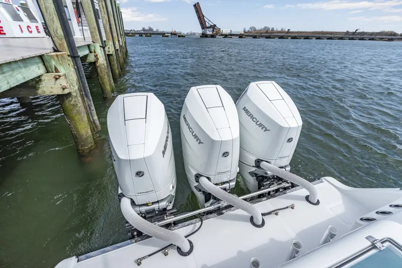 Slide: The Image of Front Runner 39 Center Console 2026 - 6038846