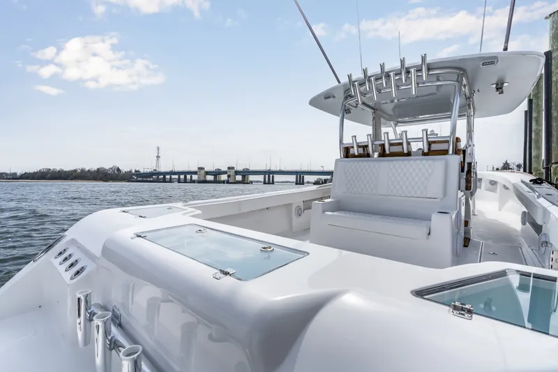 Slide: The Image of Front Runner 39 Center Console 2026 - 6038886