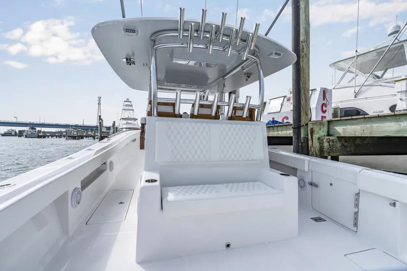 Slide: The Image of Front Runner 39 Center Console 2026 - 6038889