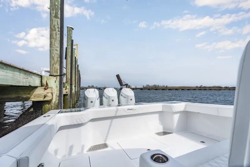 Slide: The Image of Front Runner 39 Center Console 2026 - 6038892