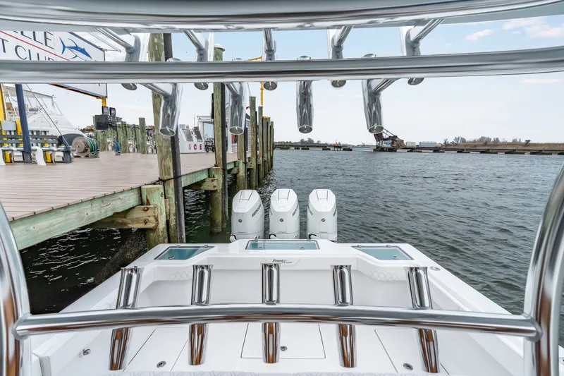 Slide: The Image of Front Runner 39 Center Console 2026 - 6038914