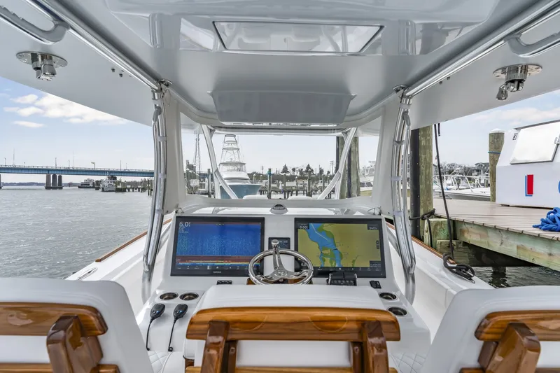 Slide: The Image of Front Runner 39 Center Console 2026 - 6038895