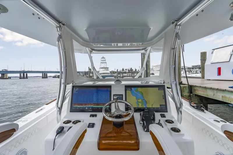 Slide: The Image of Front Runner 39 Center Console 2026 - 6038896