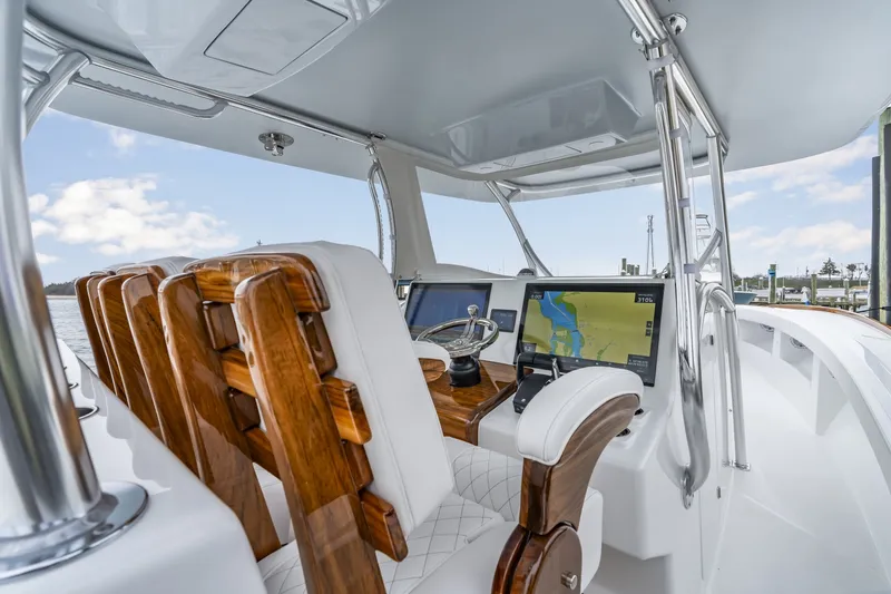 Slide: The Image of Front Runner 39 Center Console 2026 - 6038898