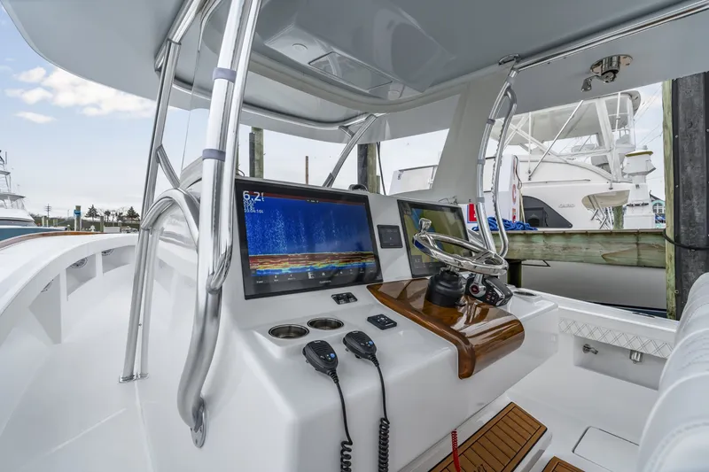 Slide: The Image of Front Runner 39 Center Console 2026 - 6038904