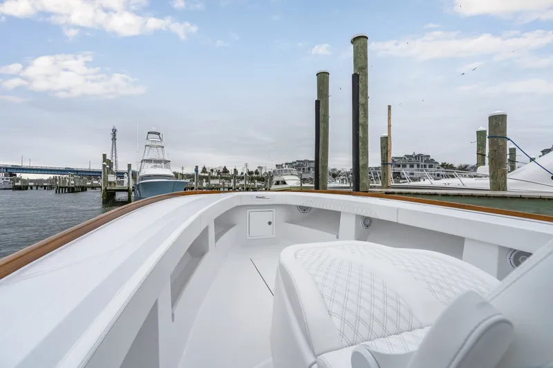 Slide: The Image of Front Runner 39 Center Console 2026 - 6038910