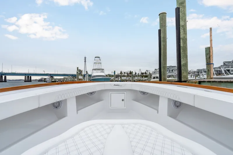 Slide: The Image of Front Runner 39 Center Console 2026 - 6038913