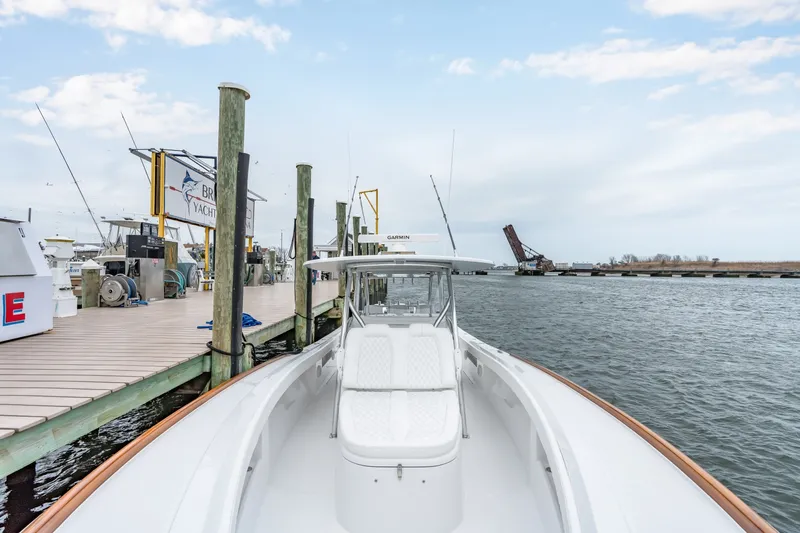 Slide: The Image of Front Runner 39 Center Console 2026 - 6038916