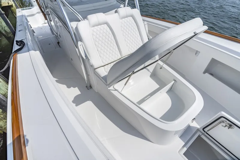 Slide: The Image of Front Runner 39 Center Console 2026 - 6038857