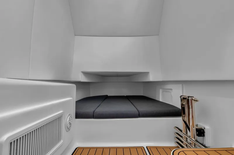 Slide: The Image of Front Runner 39 Center Console 2026 - 6038920