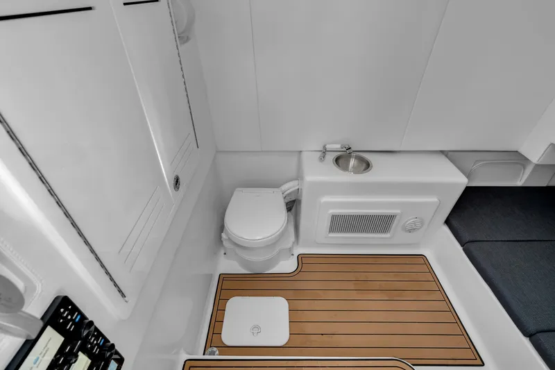 Slide: The Image of Front Runner 39 Center Console 2026 - 6038922