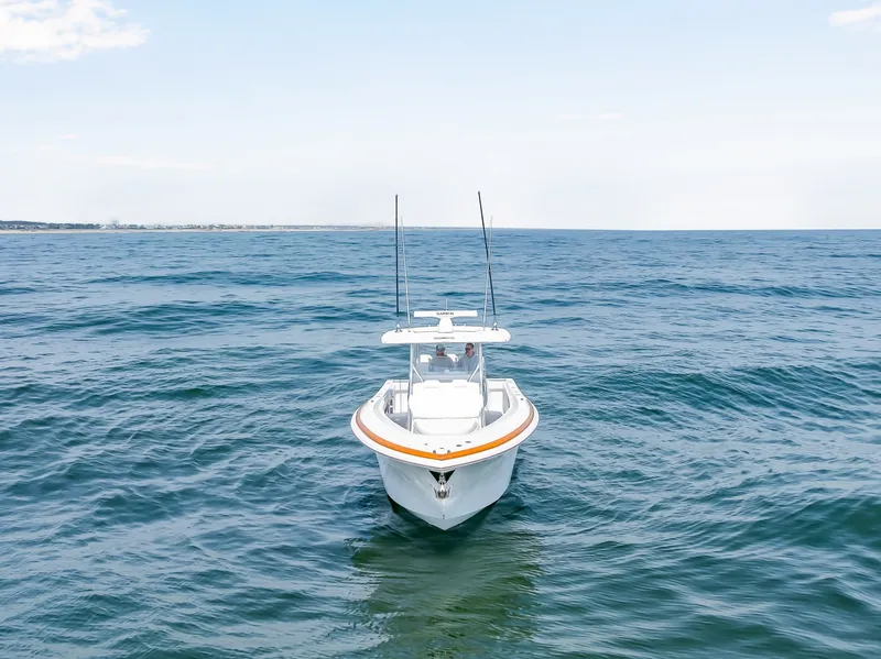 Slide: The Image of Front Runner 39 Center Console 2026 - 6038804