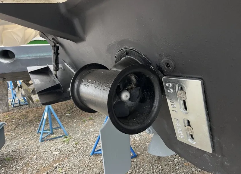 Slide: The Image of Cruisers 405 Motor Yacht 2005 - 6039040