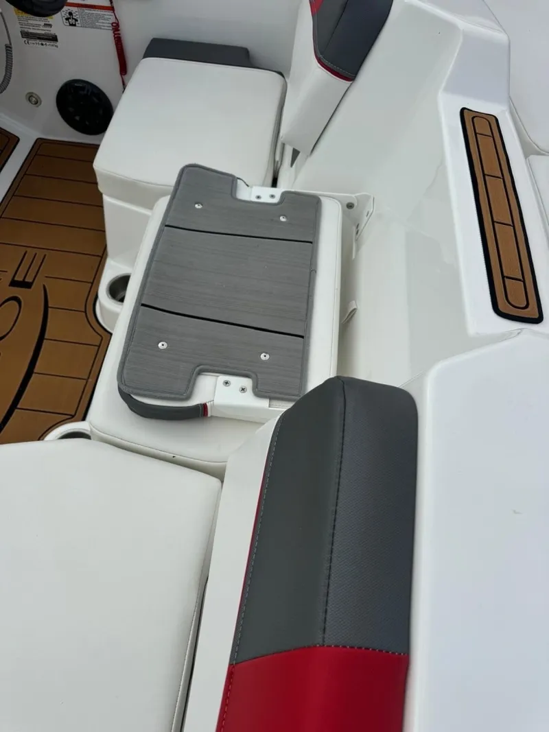 Slide: The Image of Tahoe T18 2024 - 6039051