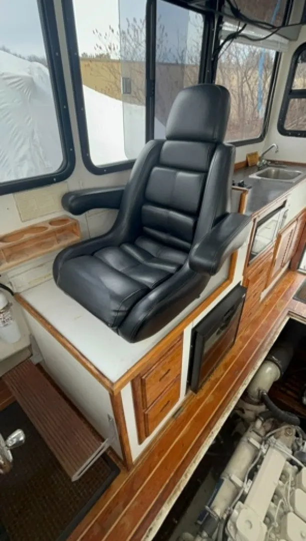 Slide: The Image of Captain's Chair - 6039660