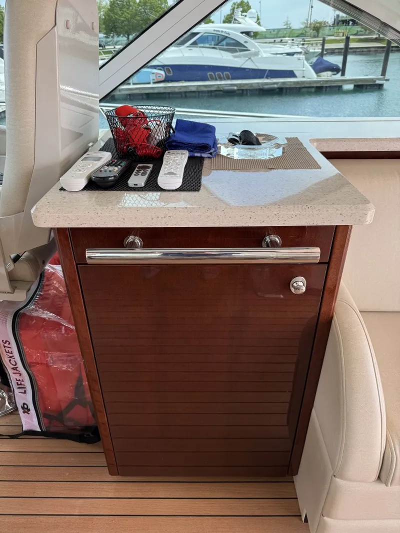 Slide: The Image of Sea Ray 60 Sundancer 2009 - 6187988