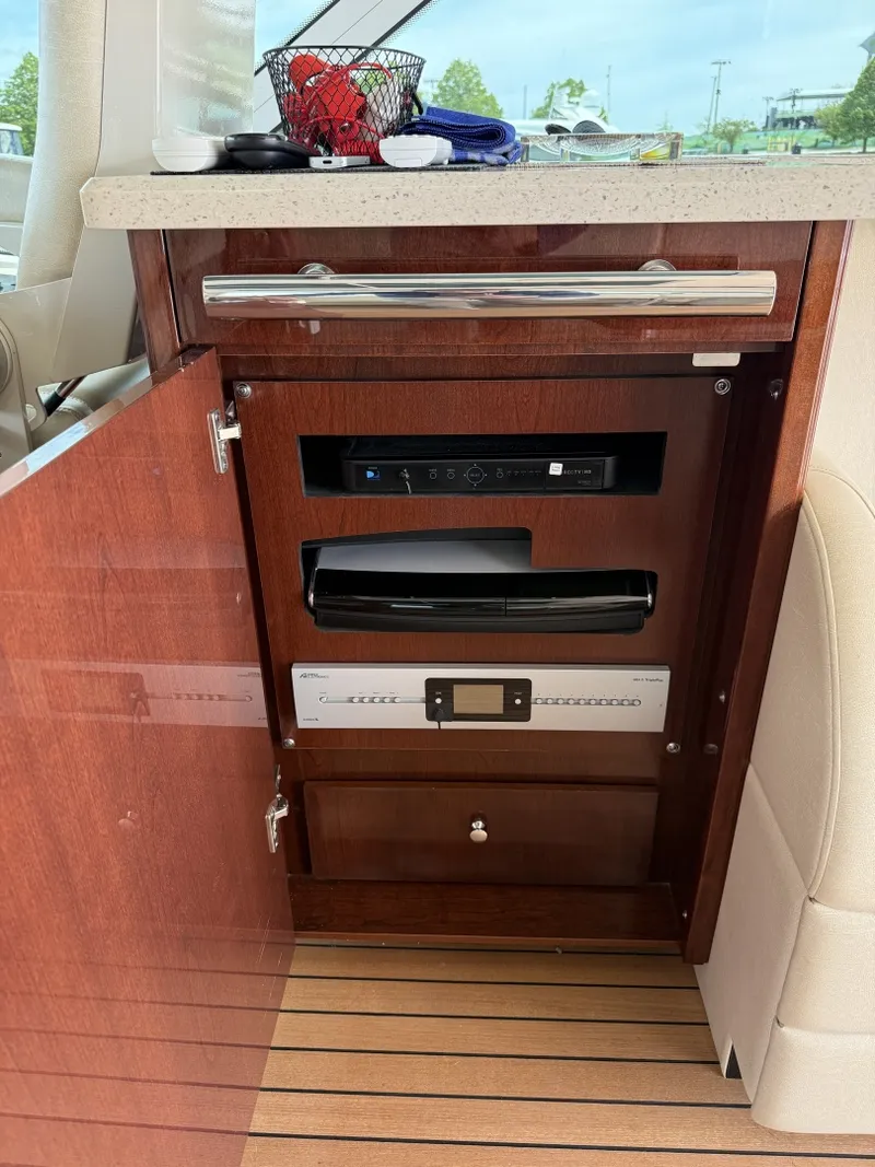 Slide: The Image of Sea Ray 60 Sundancer 2009 - 6187989