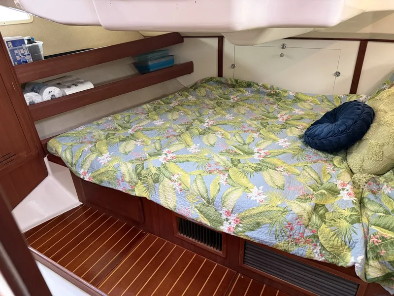 Slide: The Image of Hunter 40.5 Legend 1996 - 6046276